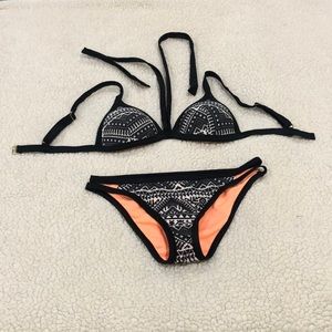 Beautiful bikini, junior’s size small, all straps are adjustable.